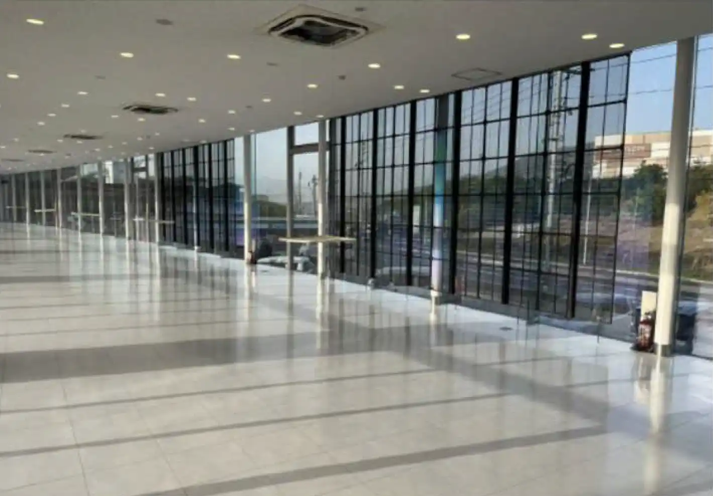 透過型LEDビジョン（室内側）