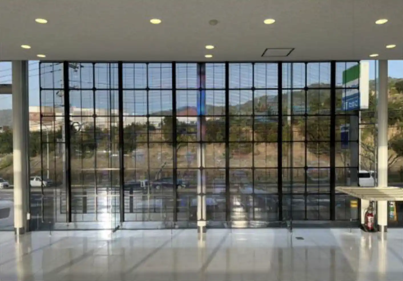 透過型LEDビジョン（外観）